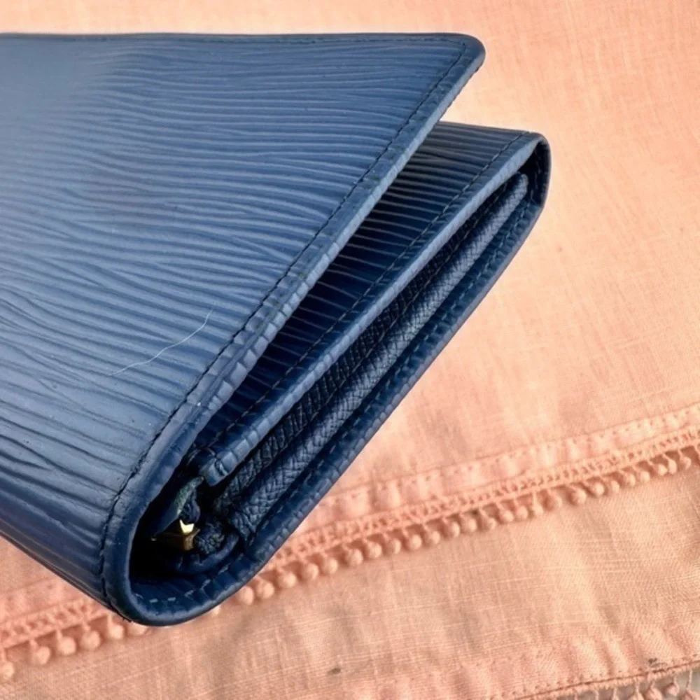 AUTHENTIC Louis Vuitton Epi Porte Monnaie Billets Tresor Wallet. Toledo Blue - Picture 8 of 16